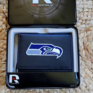 BRAND NEW SEAHAWKS NFL OFFICAL WALLET 💚